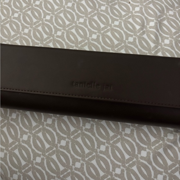 Tanielle Jai makeup brushes from Australia - Picture 4 of 5